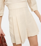 Chloe - High-rise linen shorts