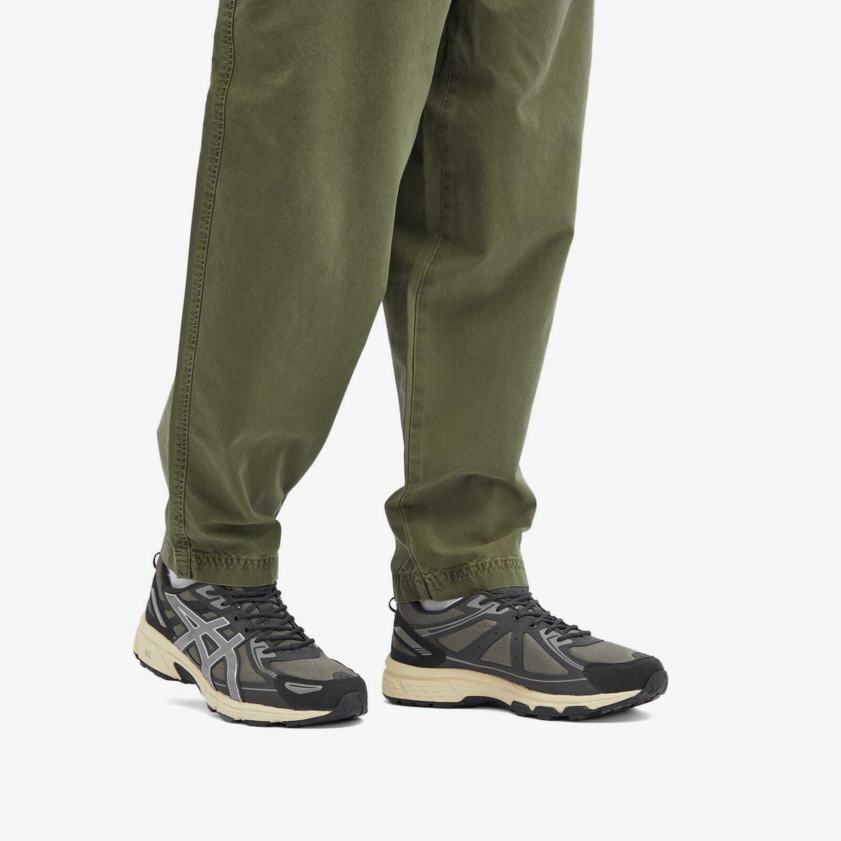 Asics Gel-Venutre 6 Sneakers in Truffle Grey/Steeple Grey