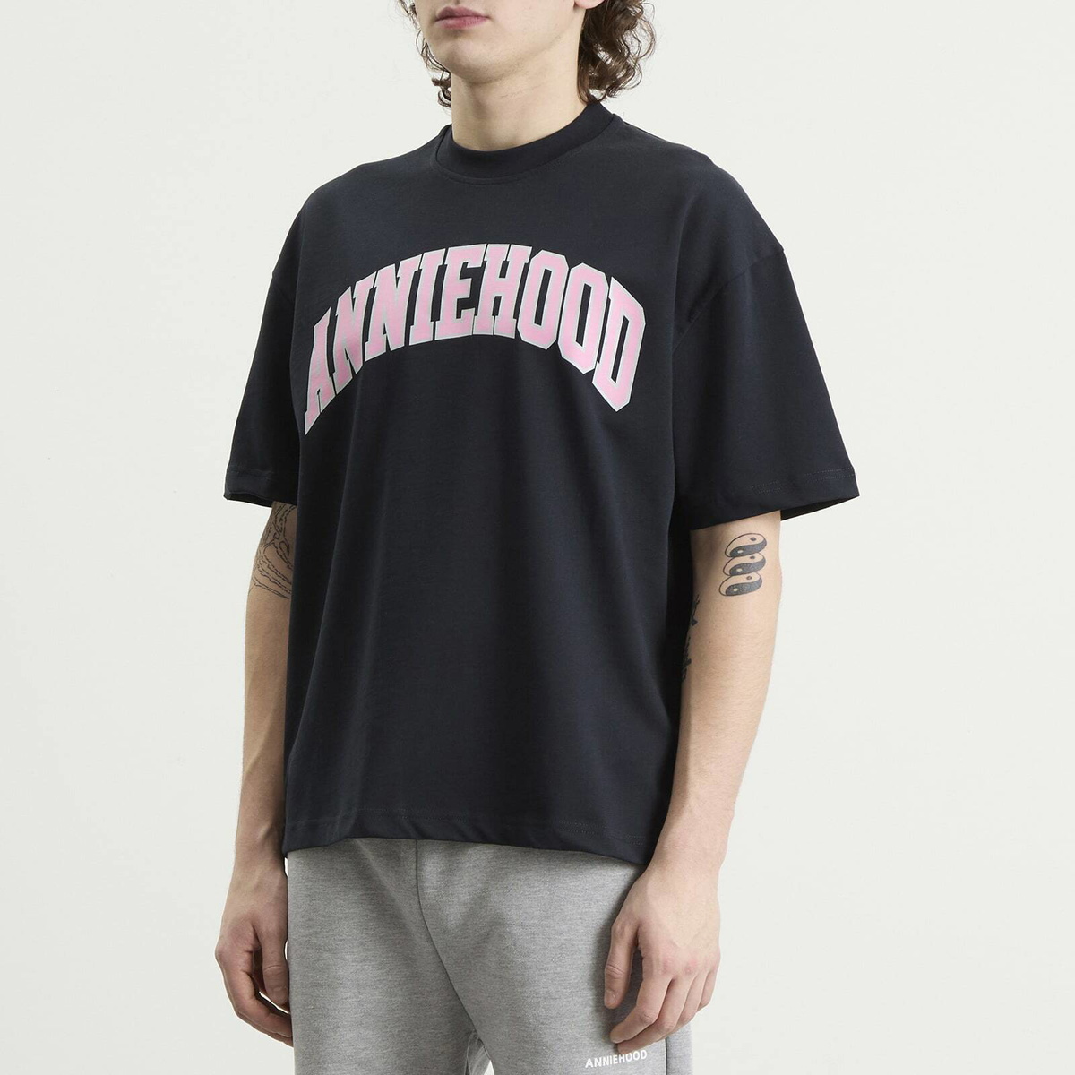 ANNIE HOOD Men's College Arch T-Shirt in Navy