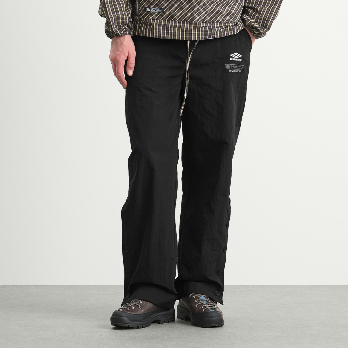 Umbro by Slam Jam Men's Antique Nylon Pant in Carbon Black