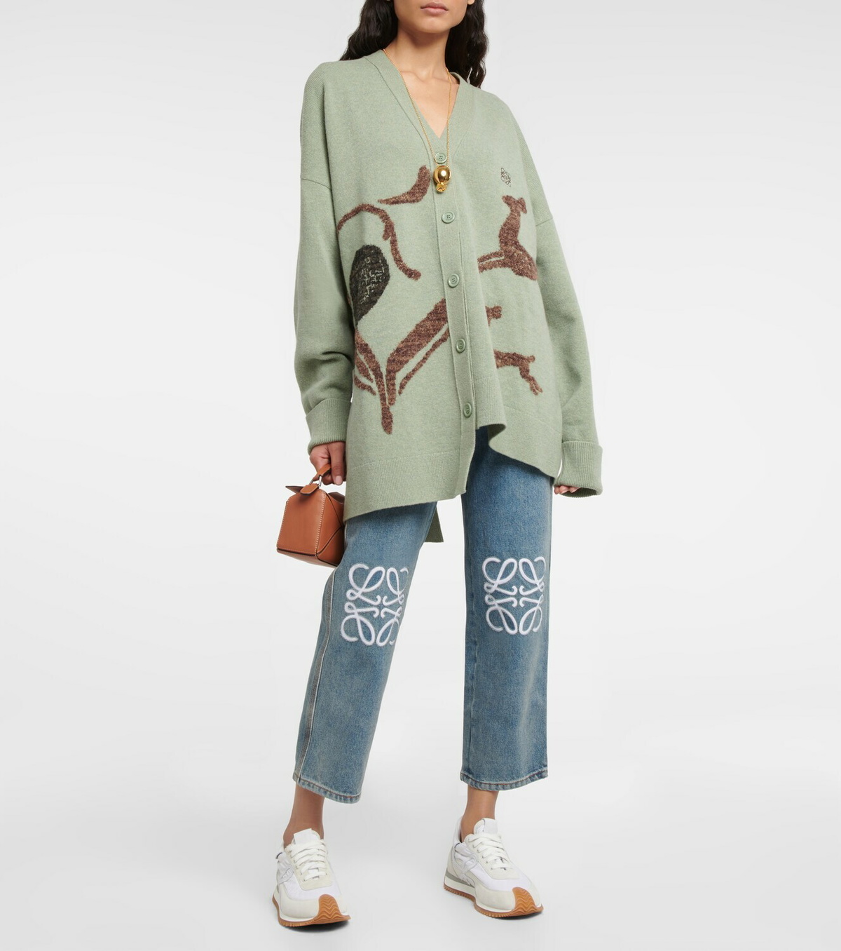 送料関税込【LOEWE】Anagram mid-rise cropped straight jeans LOEWE Anagram Crop Mid-Rise Jeans | Saks Fifth Avenue