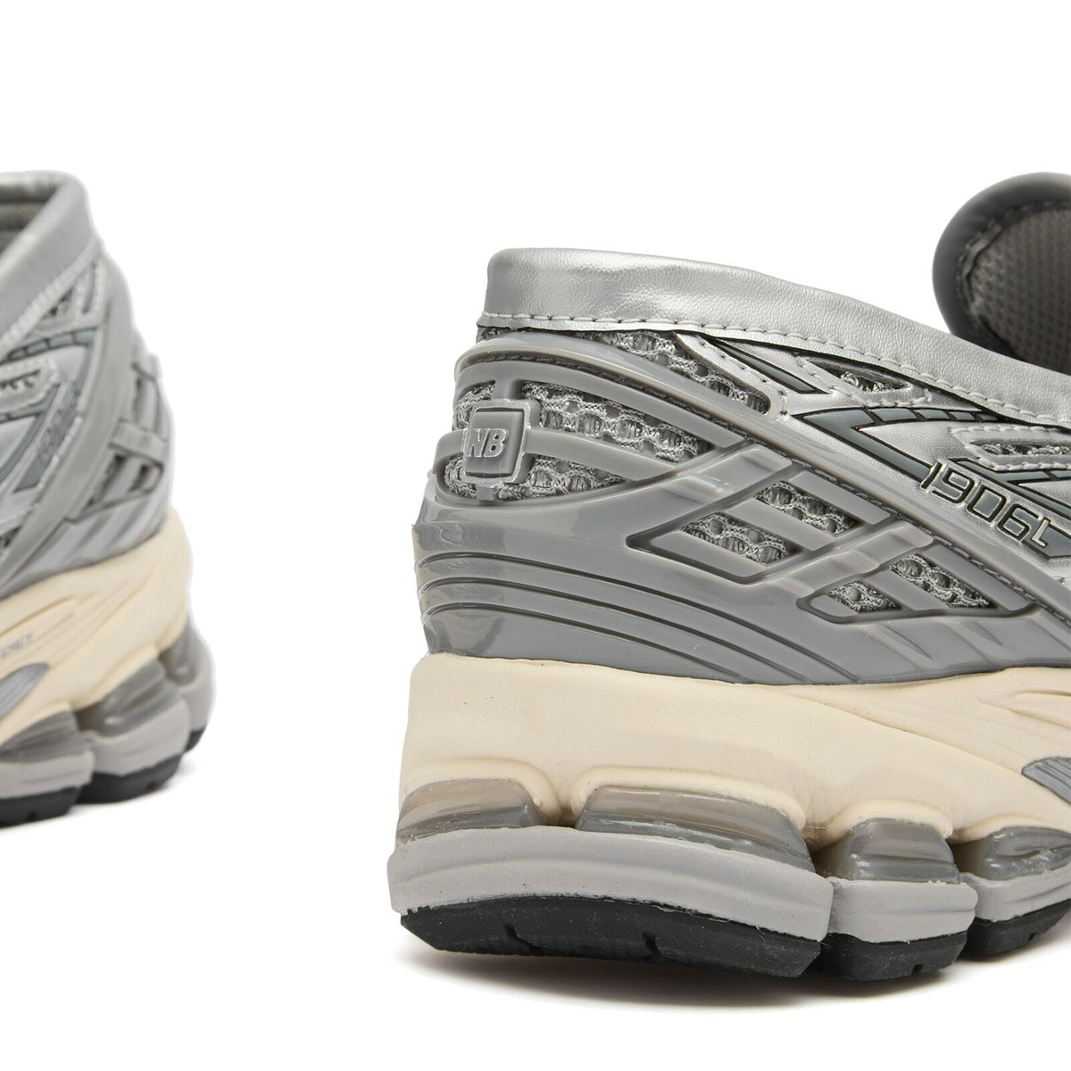 New Balance 1906 Loafer in Silver