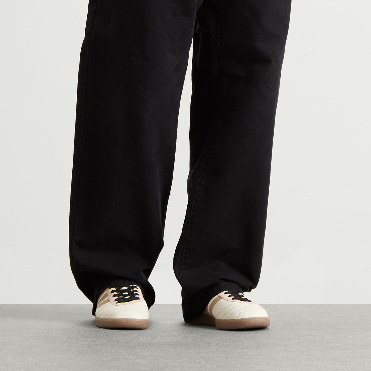 Adidas Samba Jp Sneaker in Off White/Magic Beige/Core Black