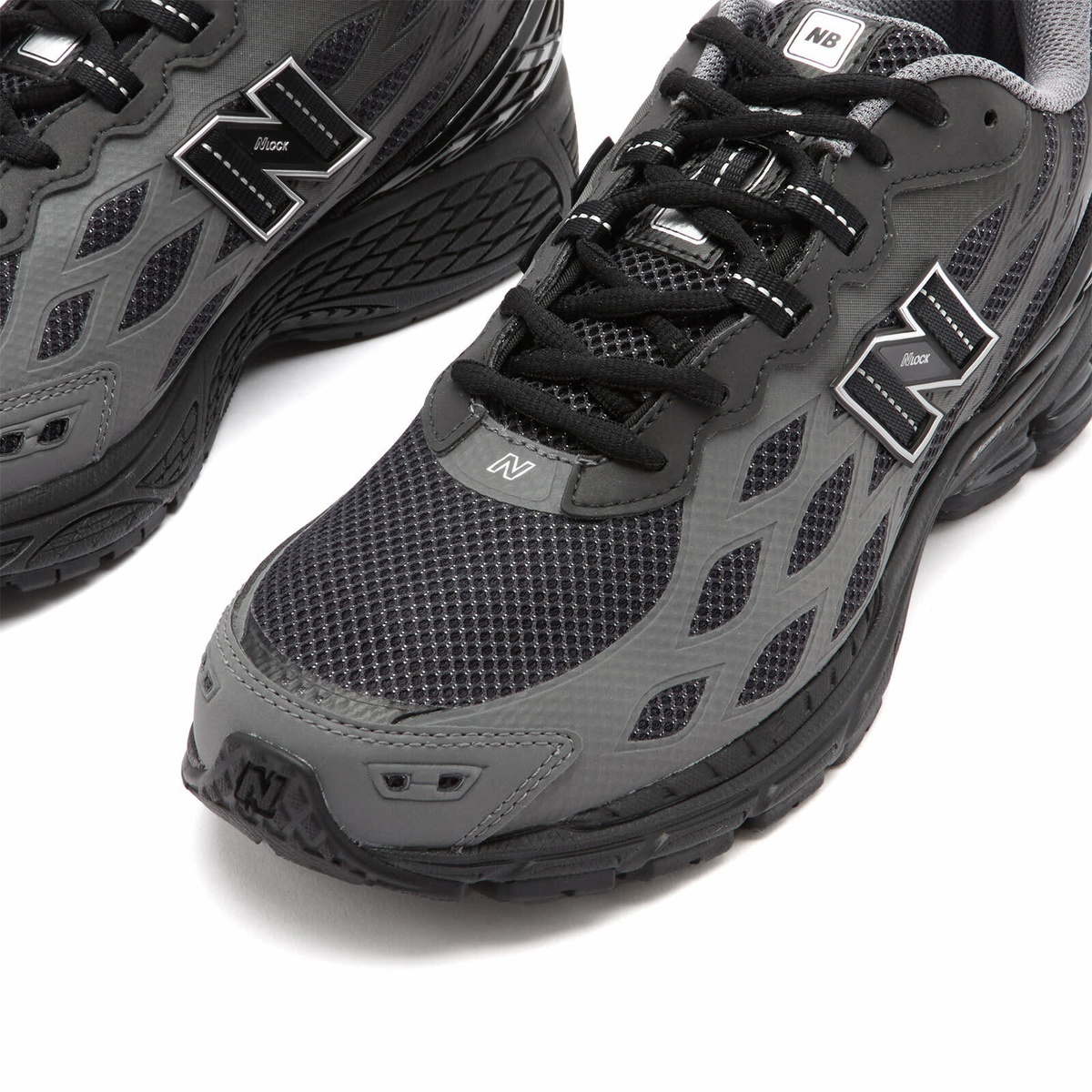 New Balance U1906WGS Sneaker in Black