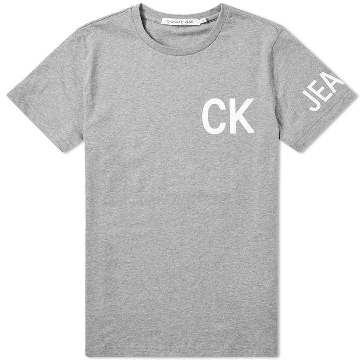 Photo: Calvin Klein Statement Logo Tee