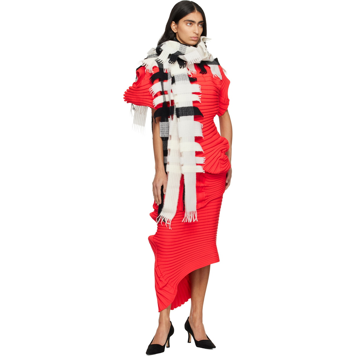 ISSEY MIYAKE Black & White Raschel Weave Stole Scarf