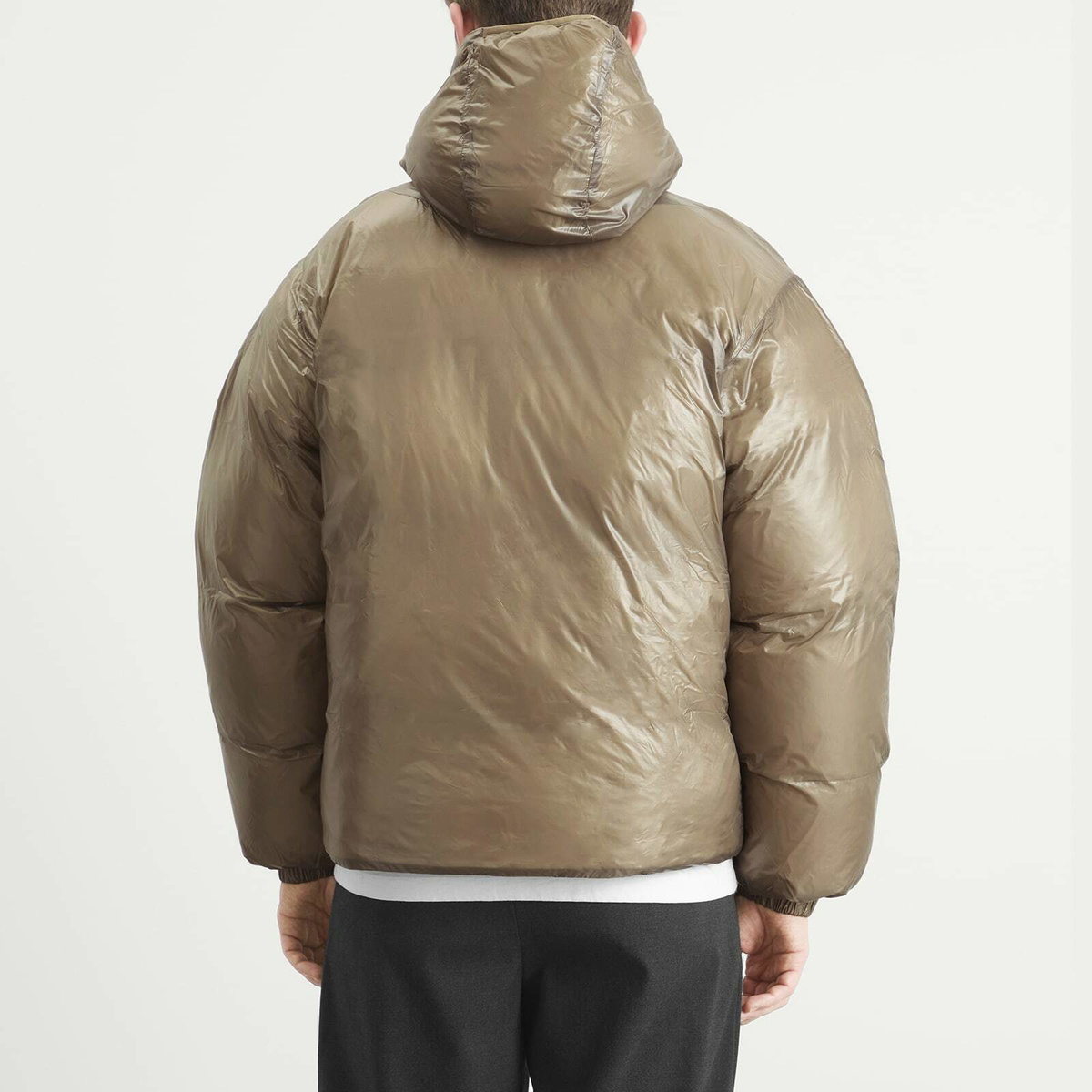 ROA Men's Smooth Down Jacket in Taupe