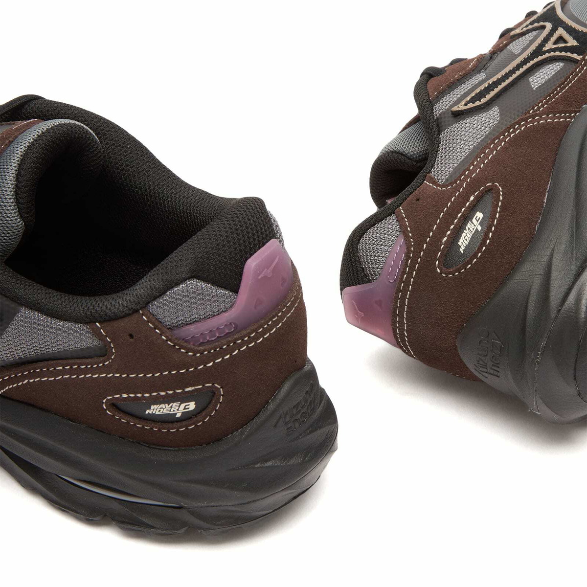 Mizuno WAVE RIDER β Sneaker in Quiet Shade/Black/Mole