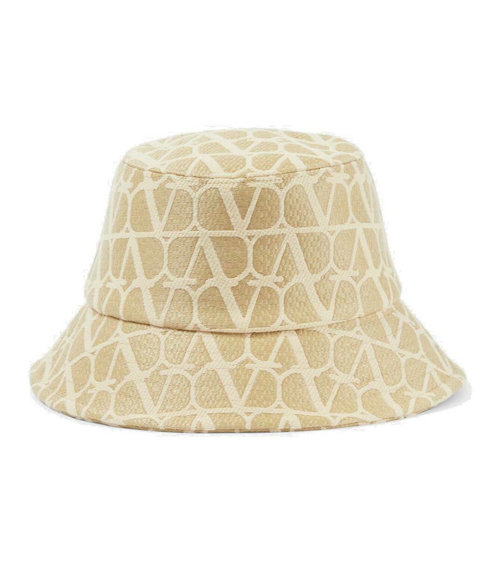 Photo: Valentino Toile Iconographe raffia bucket hat