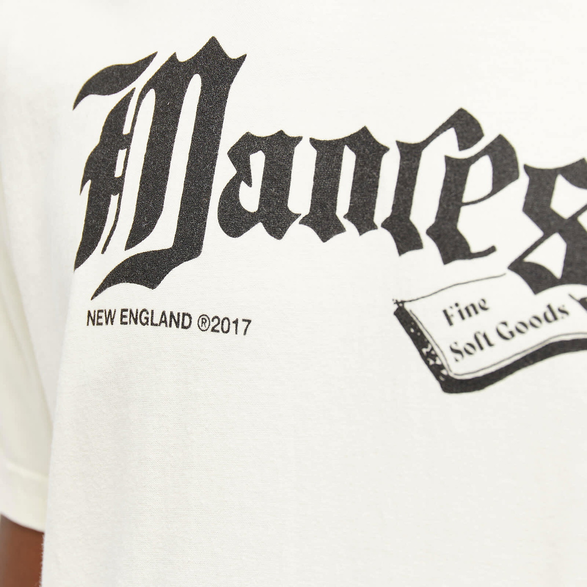 Manresa Men's Rug Logo T-Shirt in Ivory