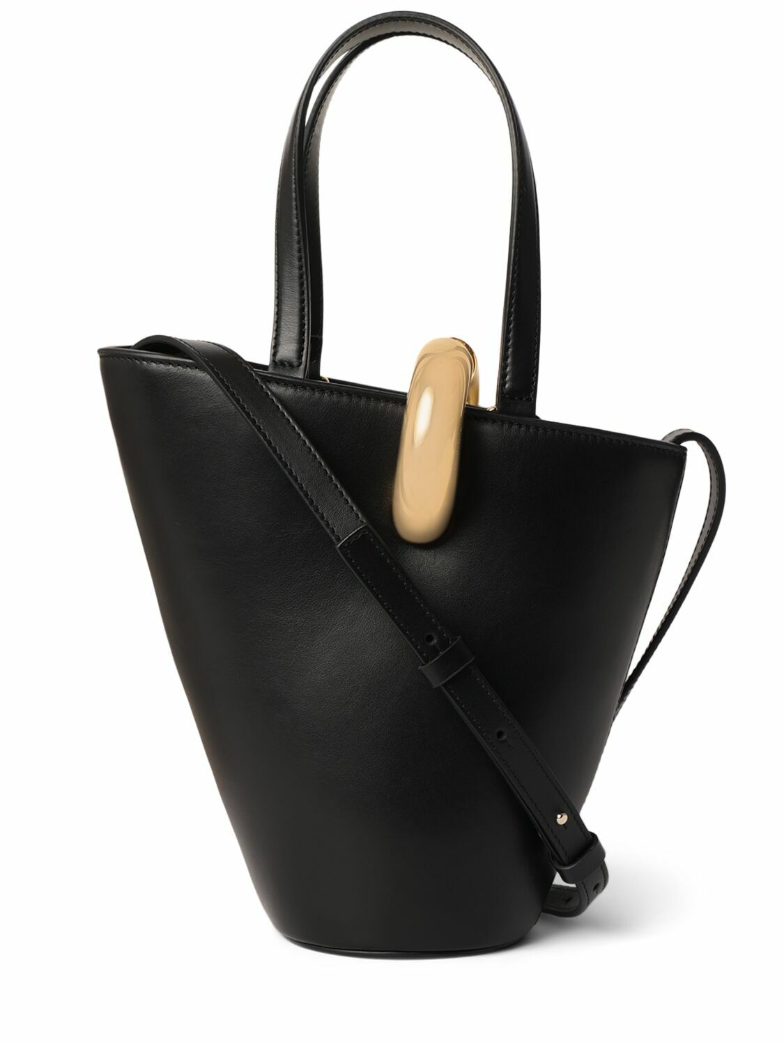 JACQUEMUS[正規品/送料関税込] Le Petit Bambola トートバッグ Jacquemus Le Petit Bambola Leather Tote Bag | Black | FARFETCH