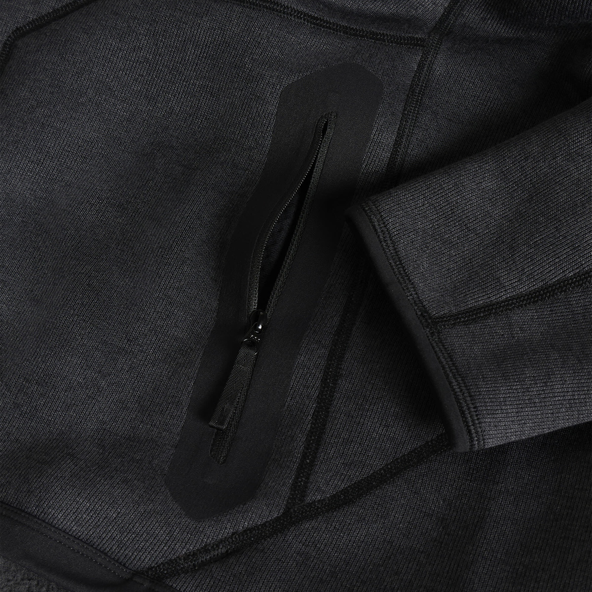 Arc'teryx Women's Arcteryx Covert Half Zip Sweat in Black Heather