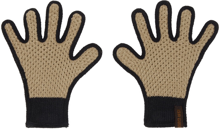 Photo: Isa Boulder SSENSE Exclusive Beige & Black Oatmeal Gloves