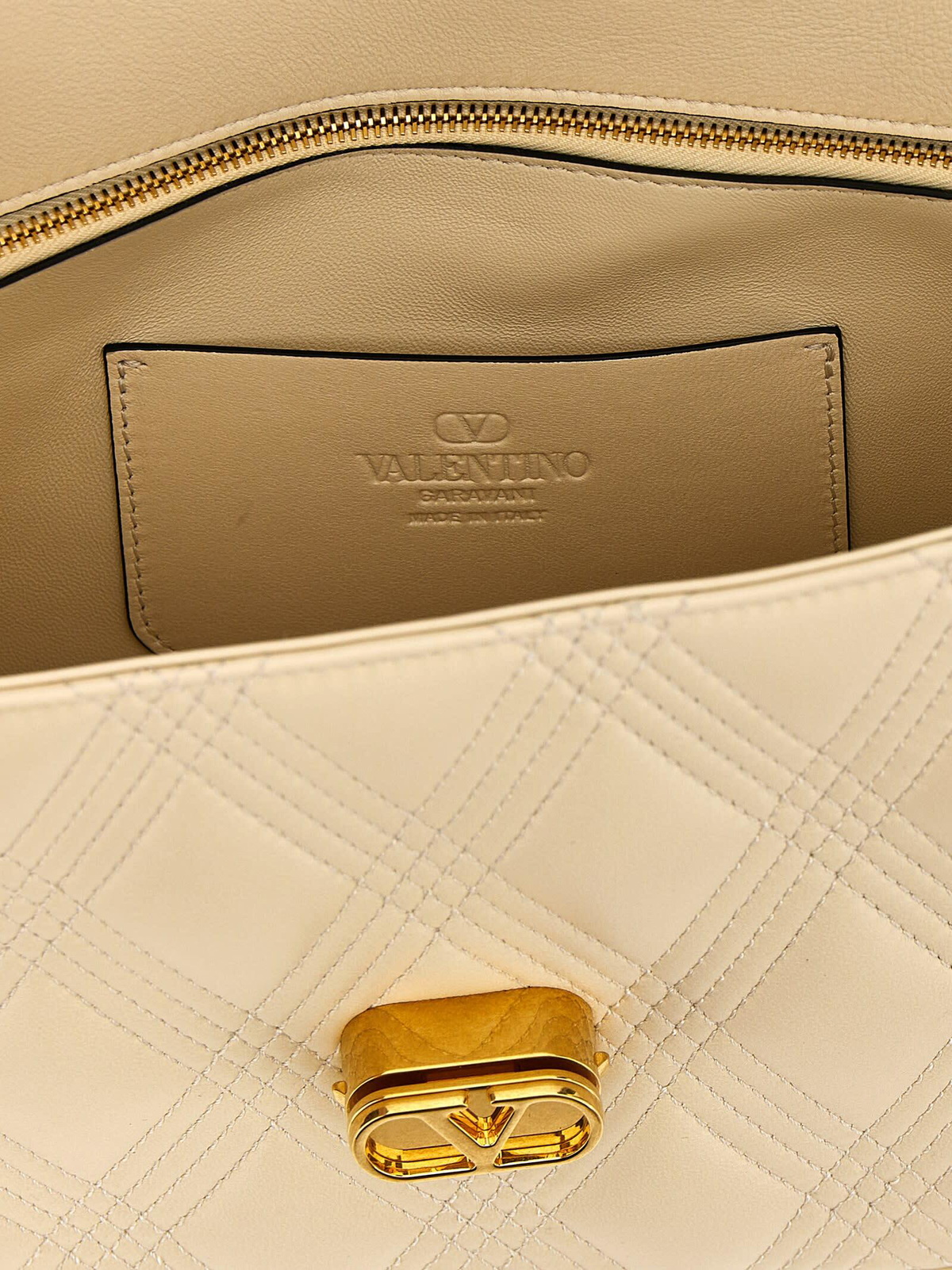 Valentino Garavani quiltie 67 M Shoulder Bag Valentino Garavani