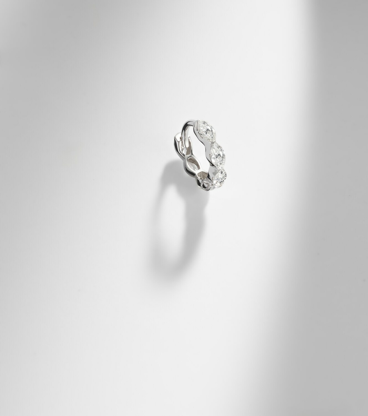 Maria Tash 18kt white gold (750/1000) single earring with diamonds