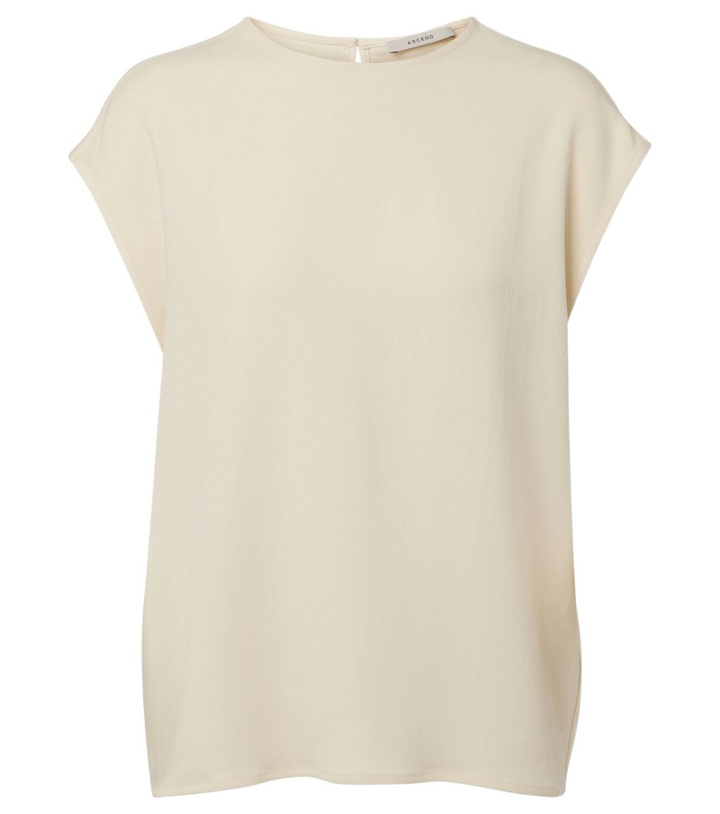 Photo: Asceno Sleeveless top