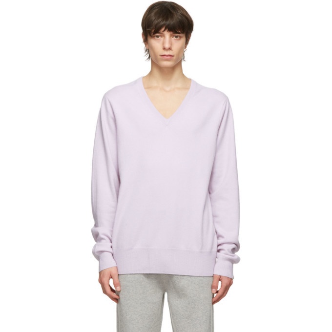 Photo: extreme cashmere Purple N°162 Claim V-Neck Sweater