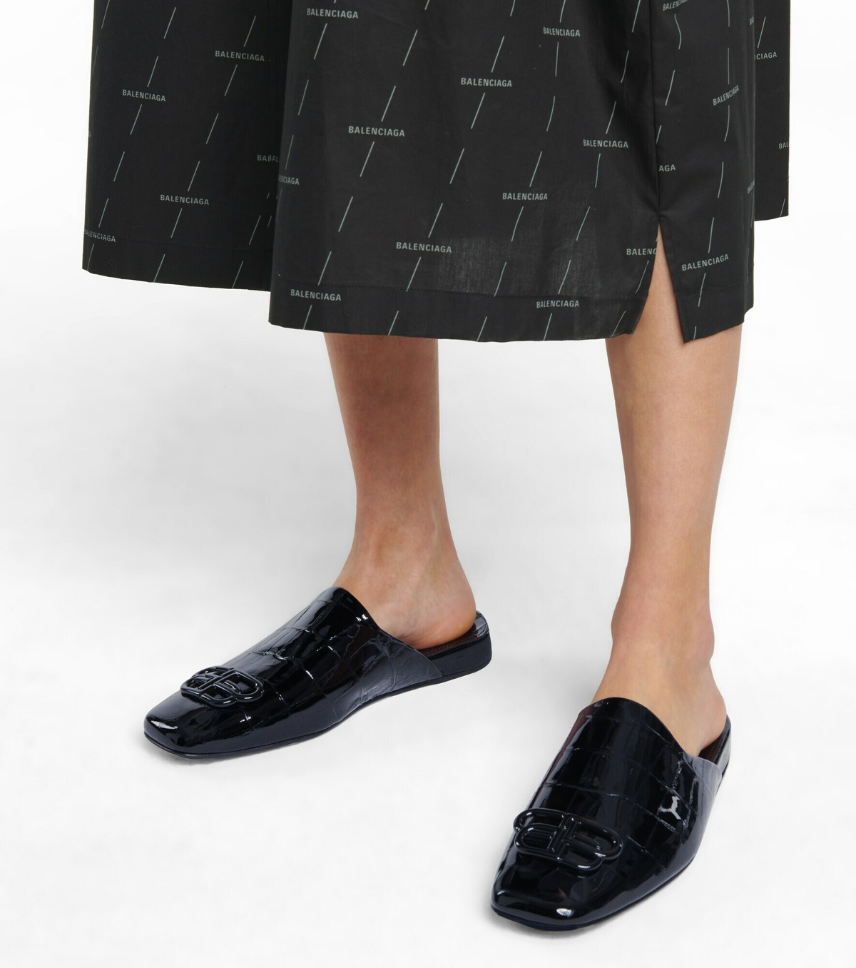 【BALENCIAGA】COSY SLIPPERS Balenciaga - Cosy BB patent leather slippers Balenciaga
