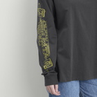 Damson Madder Women's The Reader Long Sleeve T-Shirt in Charcoal