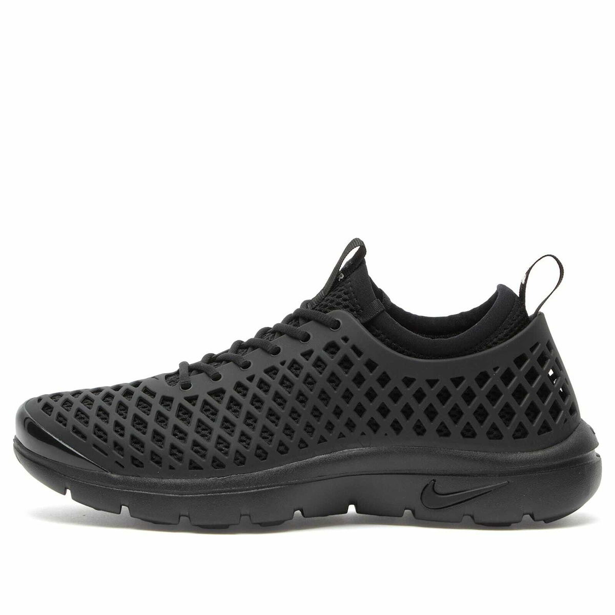 Nike Rejuven8 Run OG QS Sneaker in Black/Sail