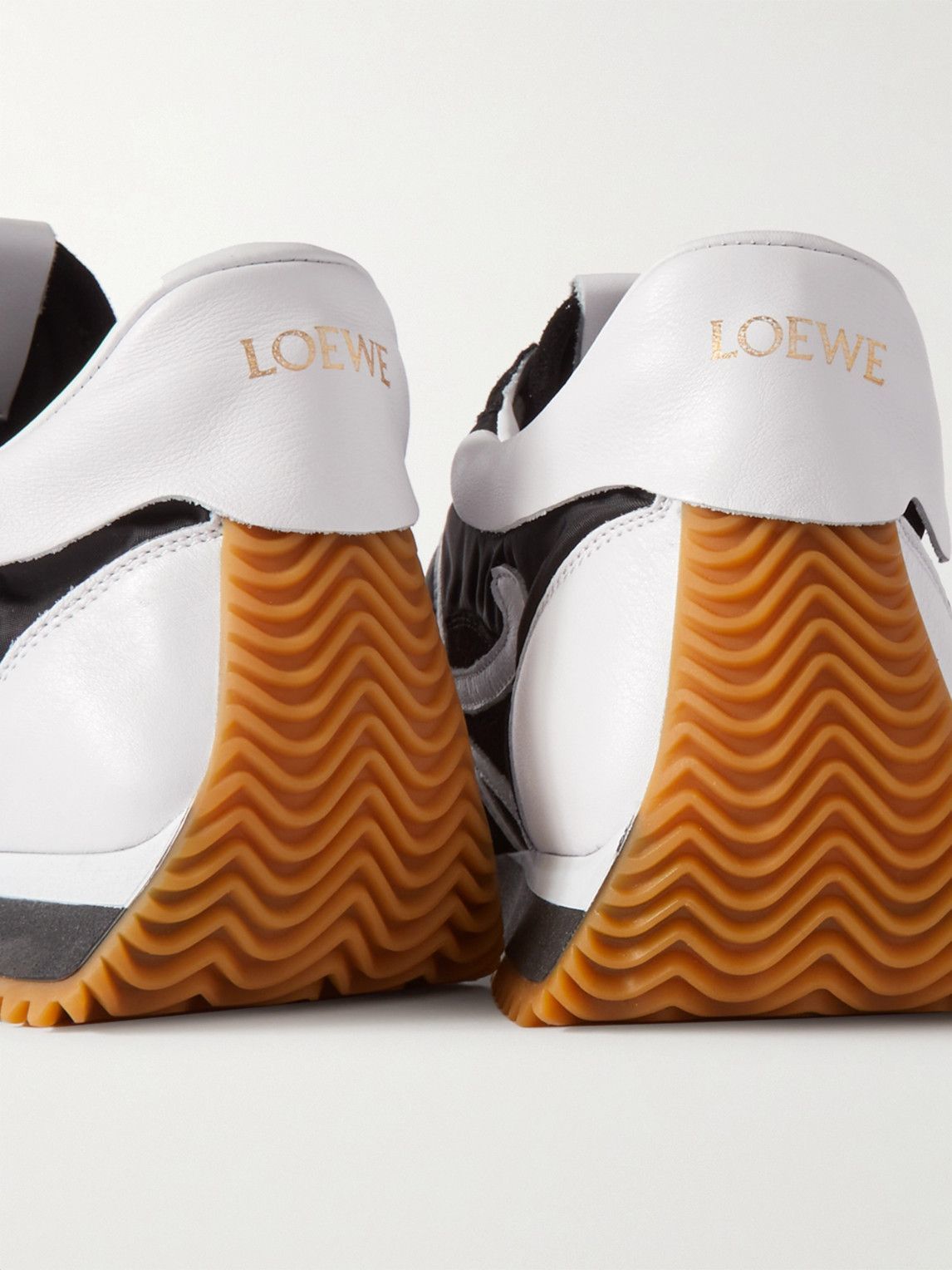入手困難 LOEWE ナイロン スエード製 ランナー 入手困難 LOEWE ナイロン スエード製 ランナー