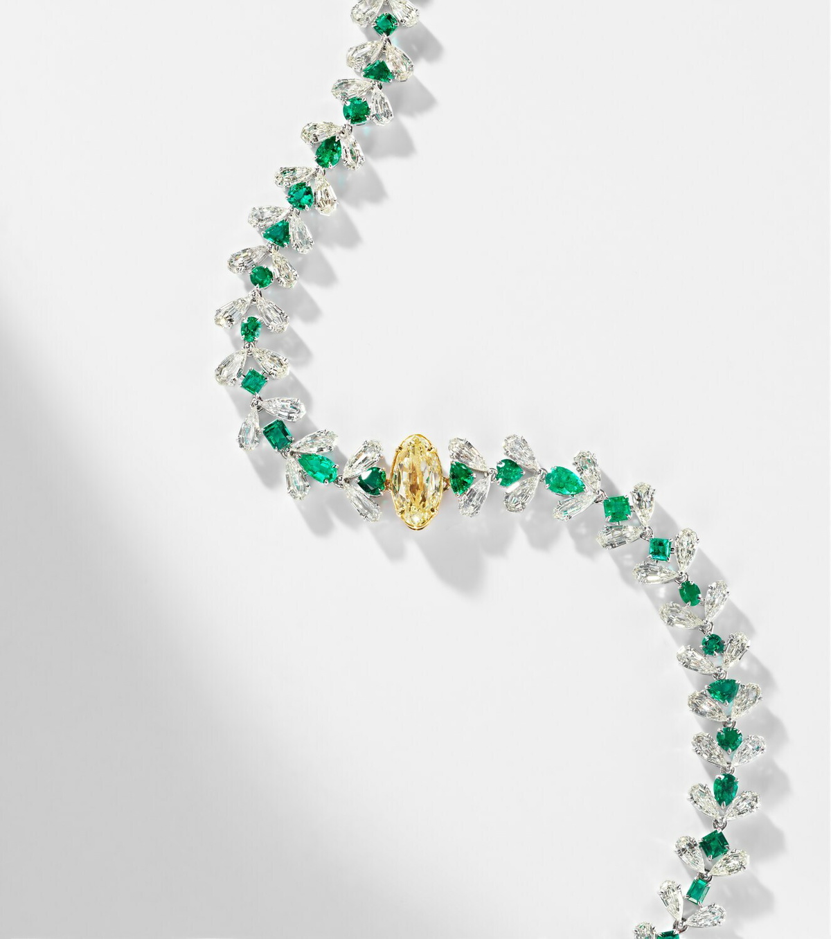 Kamyen 18kt white gold necklace with emeralds