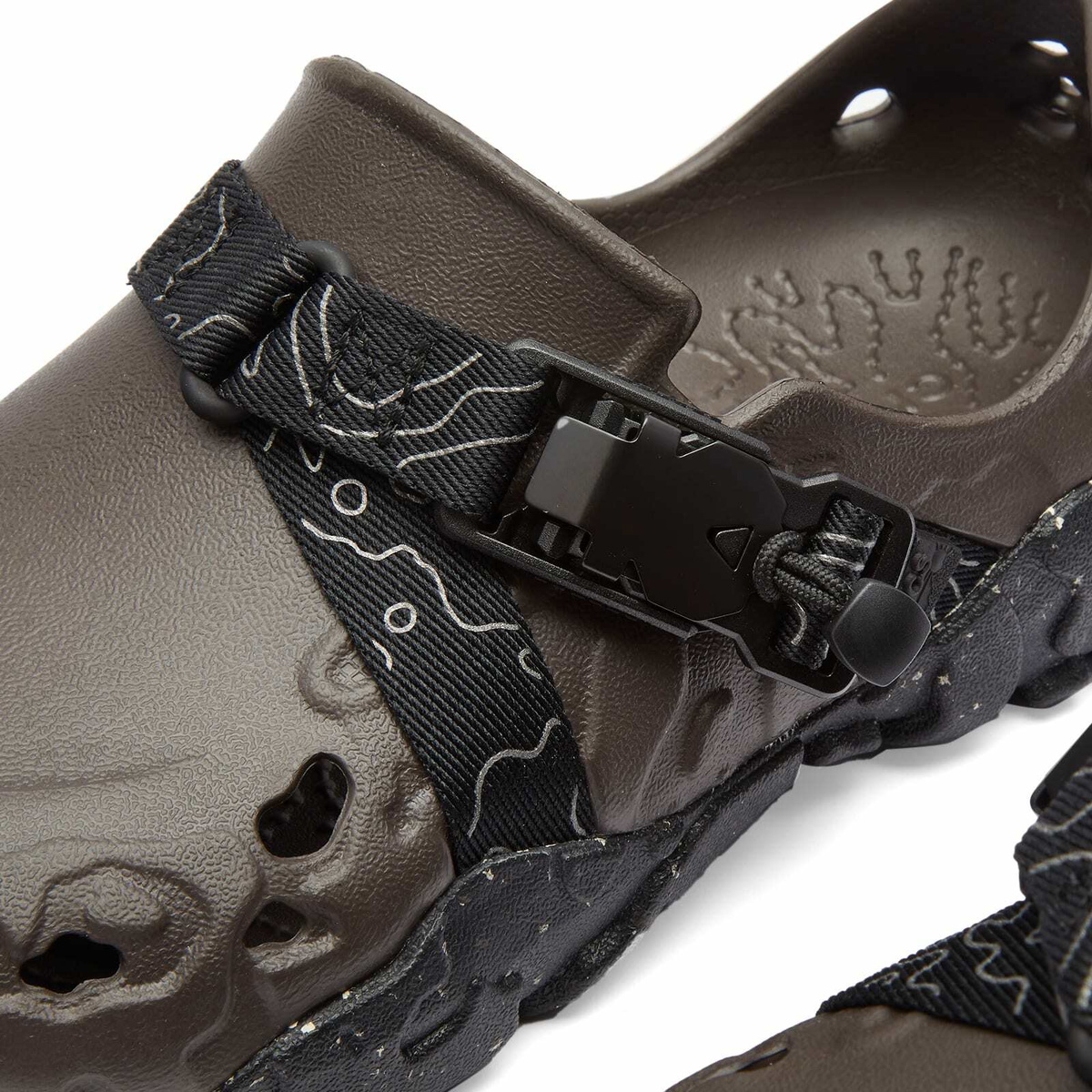 【最終値下げ】Atlast&Co DECK Shoes / Black Crocs All-Terrain Atlas in Black/Black Crocs