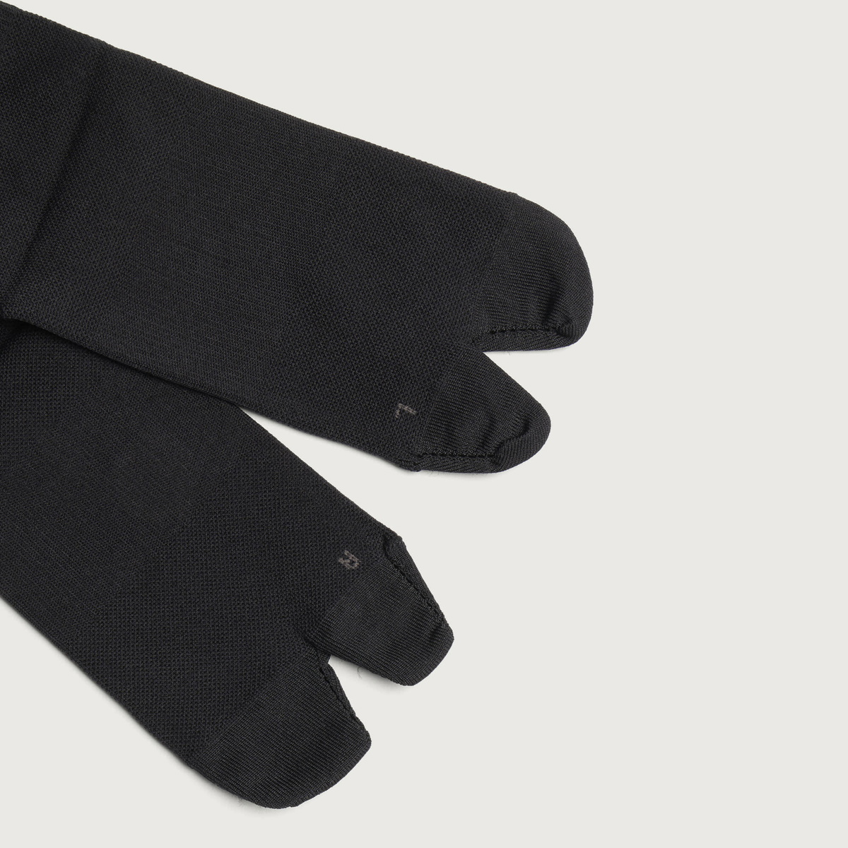 Nike Women's SKIMS Rift Crew Socks in Obsidian