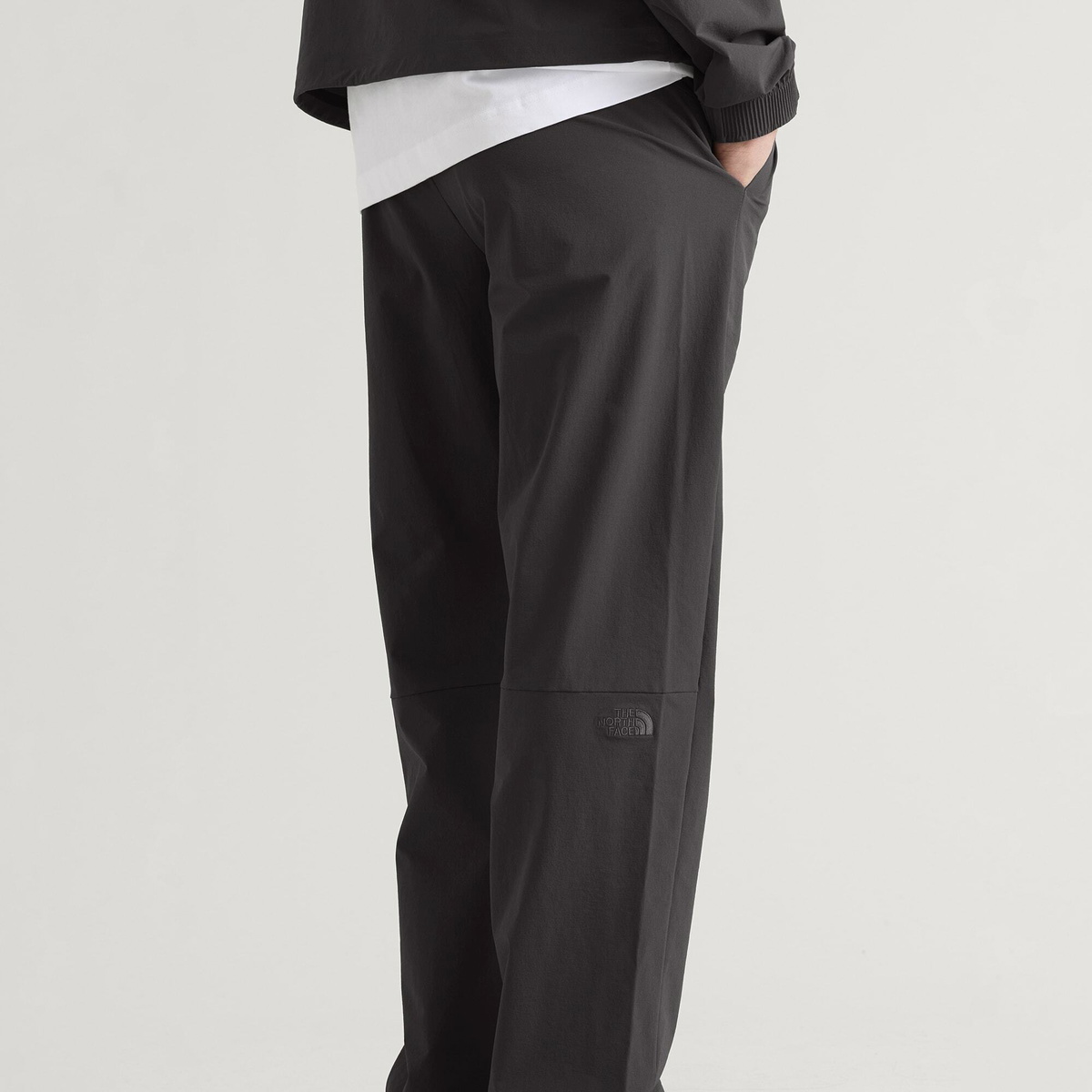 The North Face Men's Black Box Tech Woven Trousers in Lead
