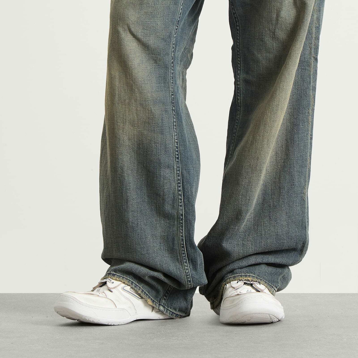 Balenciaga Men's Hamptons Worn Out Sneaker in White/Blu