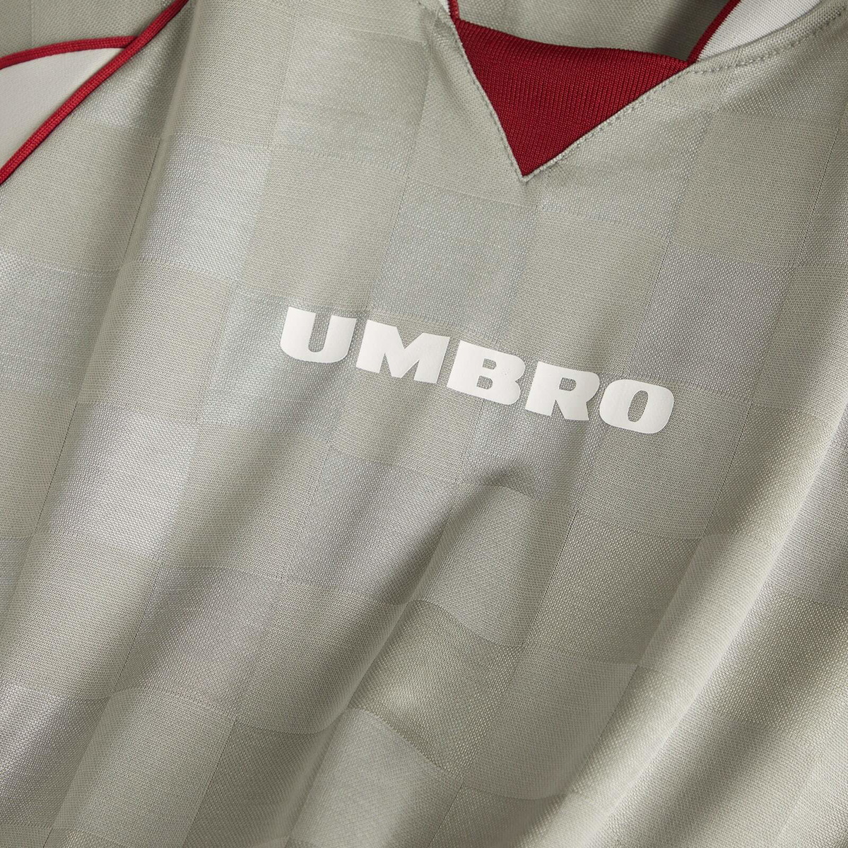 Umbro Panelled Raglan Football Jersey in Silver Griffin Umbro
