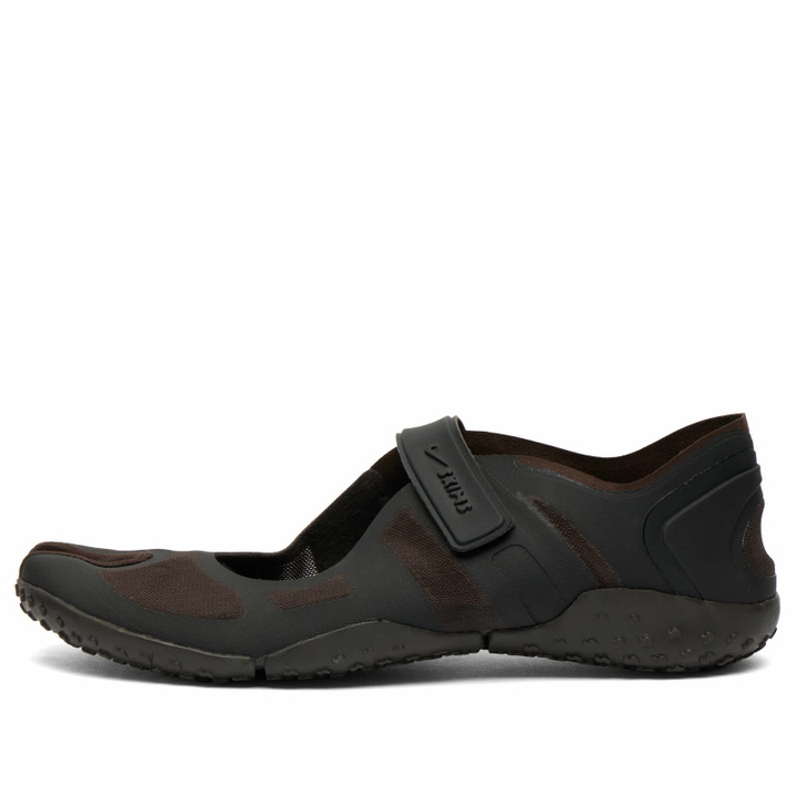 Photo: Nike Women's x SKIMS Mesh Rift Sneaker in Velvet Brown(Phoenix)