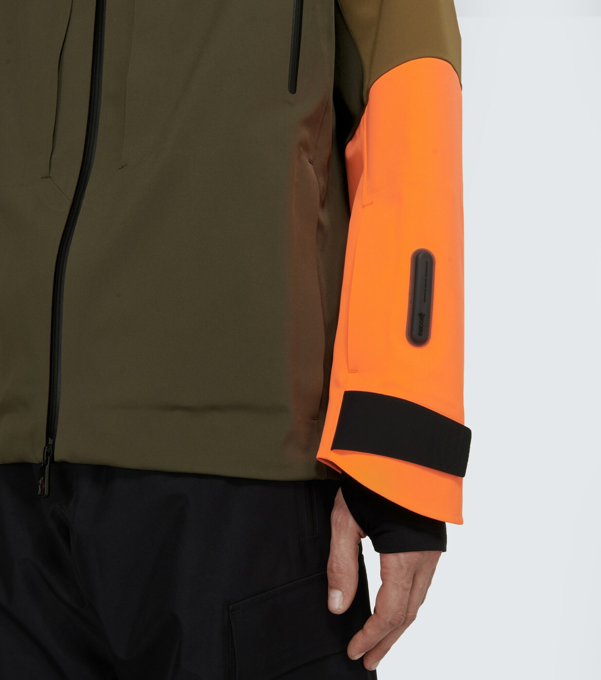 MONCLER ケース・小銭入れ オレンジ・カーキ フレンチカーフ]フラグメントケースcolor：オレンジ – BROOKLYN MUSEUM