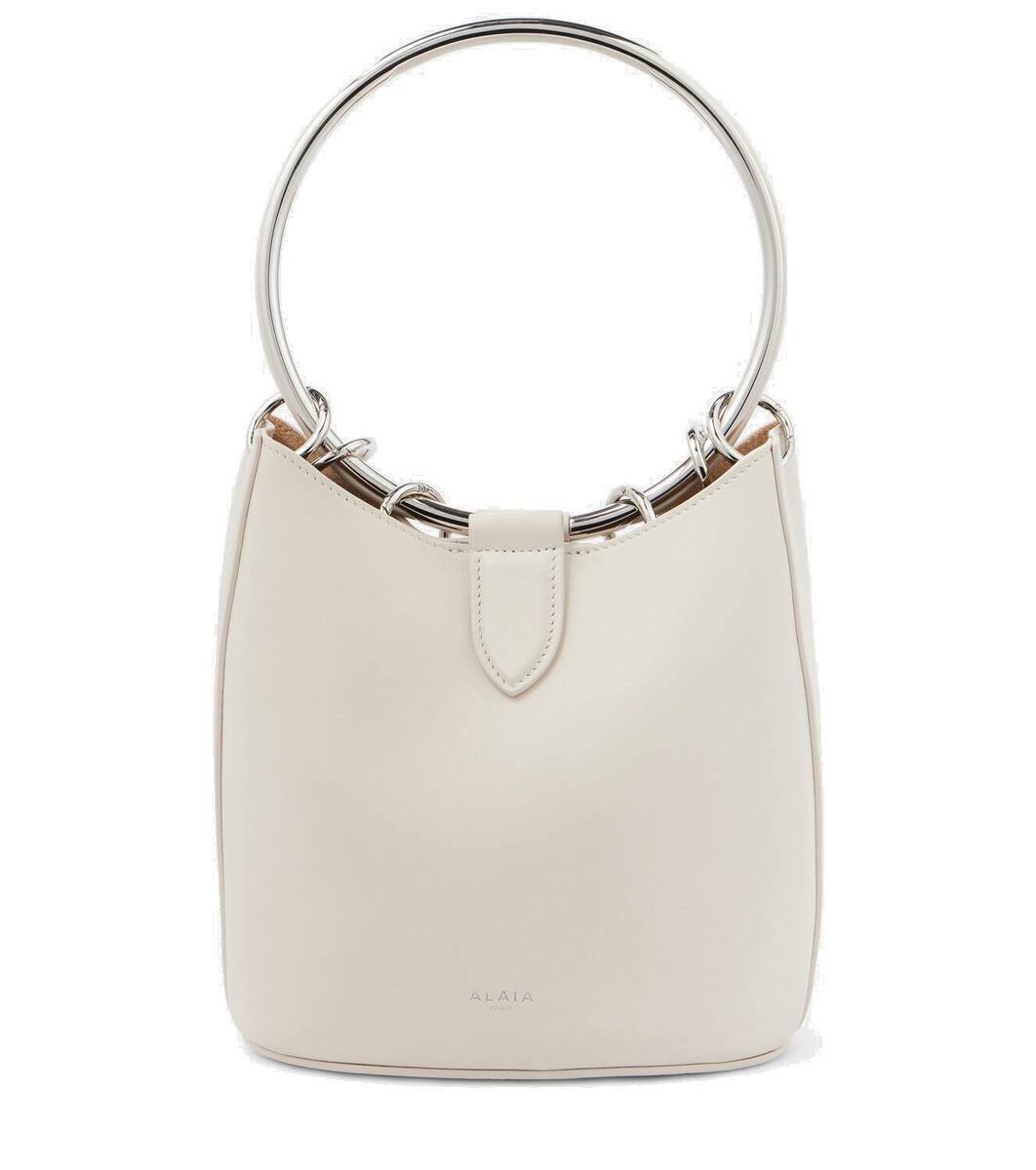 【関税&送料込】Alaia Alaia Leather Ring Bucket Bag With Lar ALAIA leather ring bucket bag with lar design Black ALAÏA