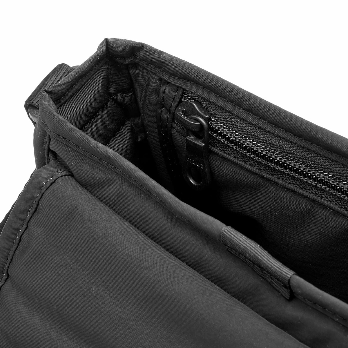 Mazi Untitled Stroll Cross Body Bag in Black 