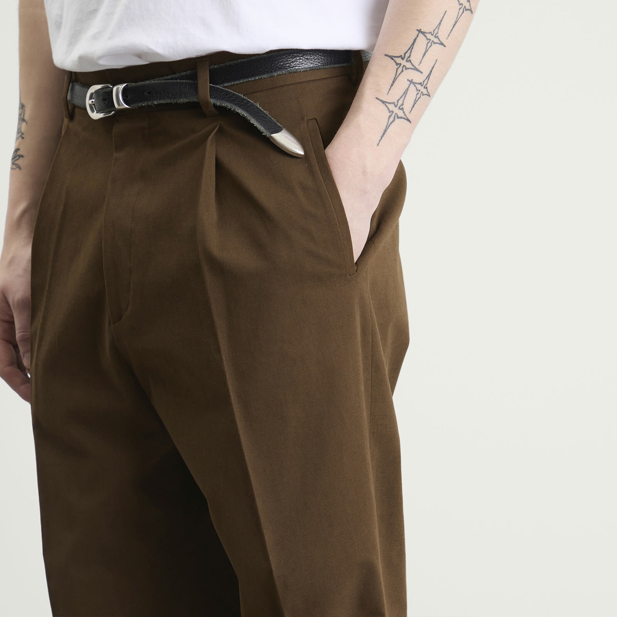 Le Père Men's Pleated Trousers in Brown