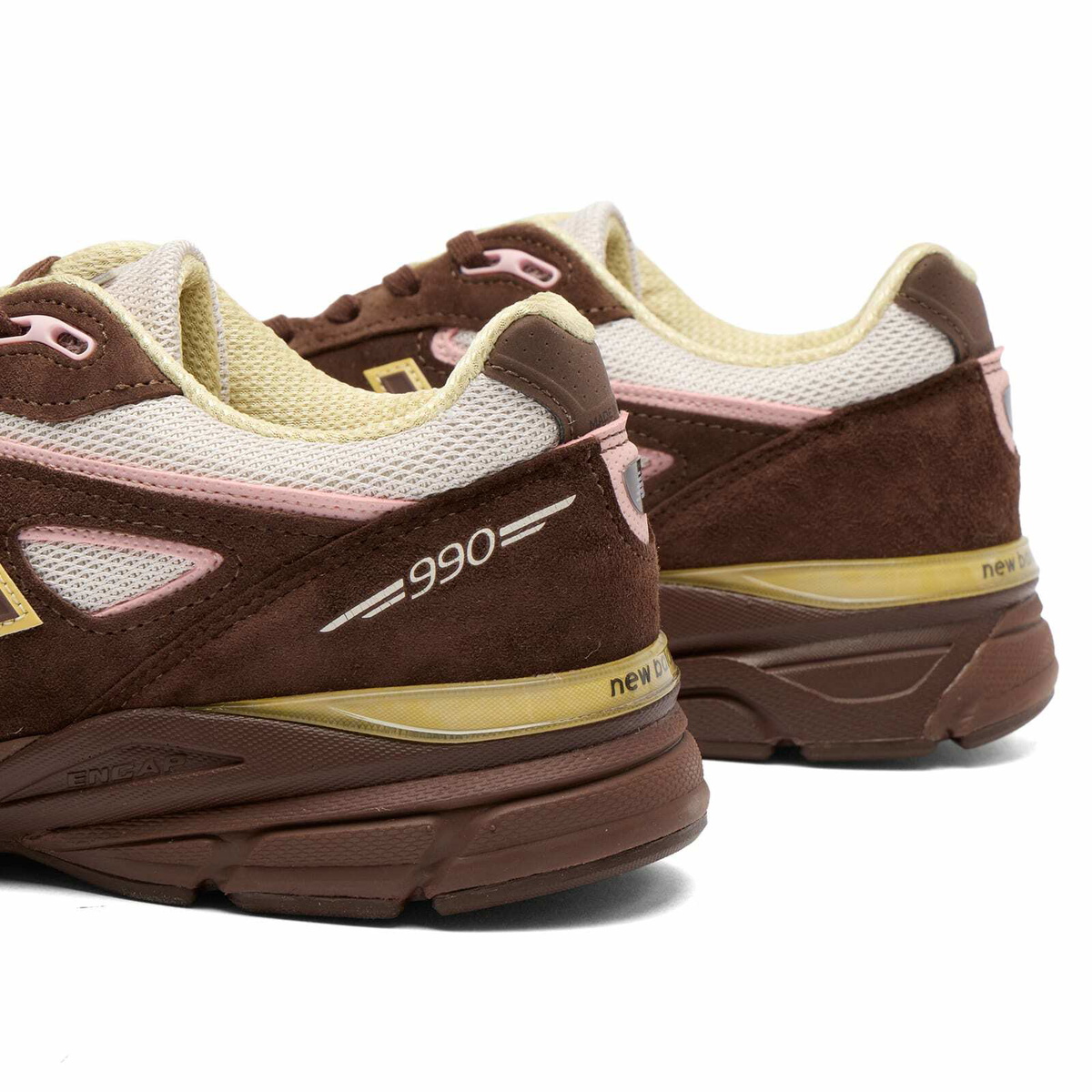 New Balance 990 v4 Sneaker in Brown