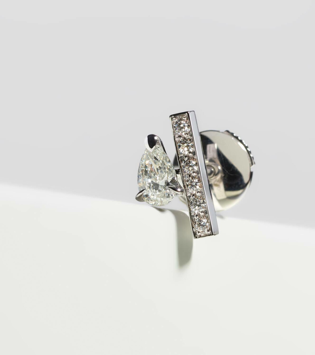 Repossi Serti Sur Vide 18kt white gold single earring with diamonds