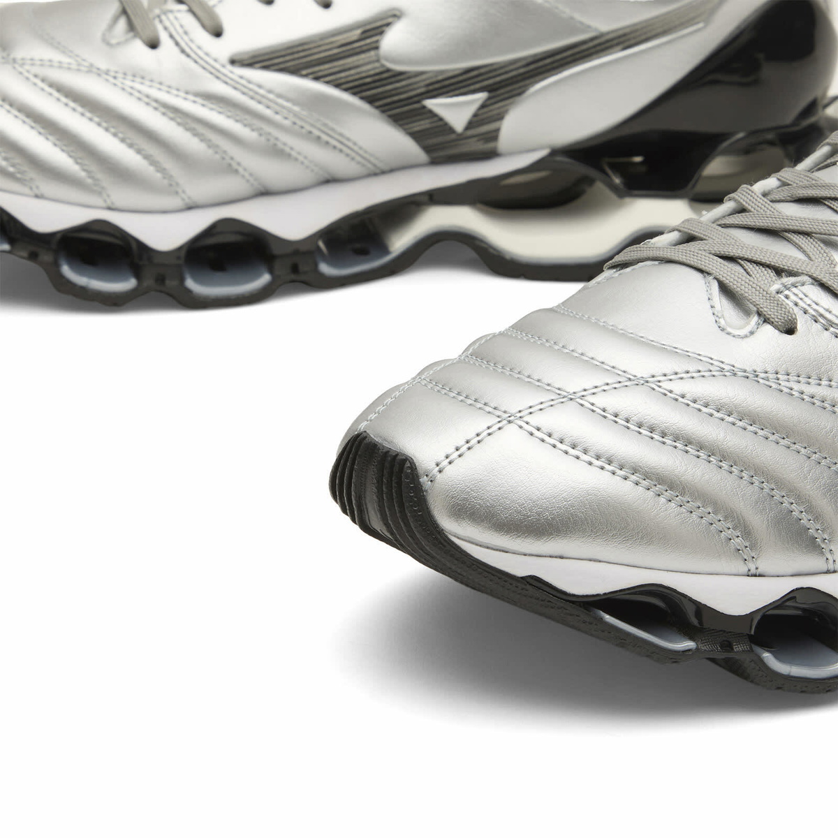 Mizuno Men's Wave Prophecy Morelia Neo Sneaker in Silver/Black