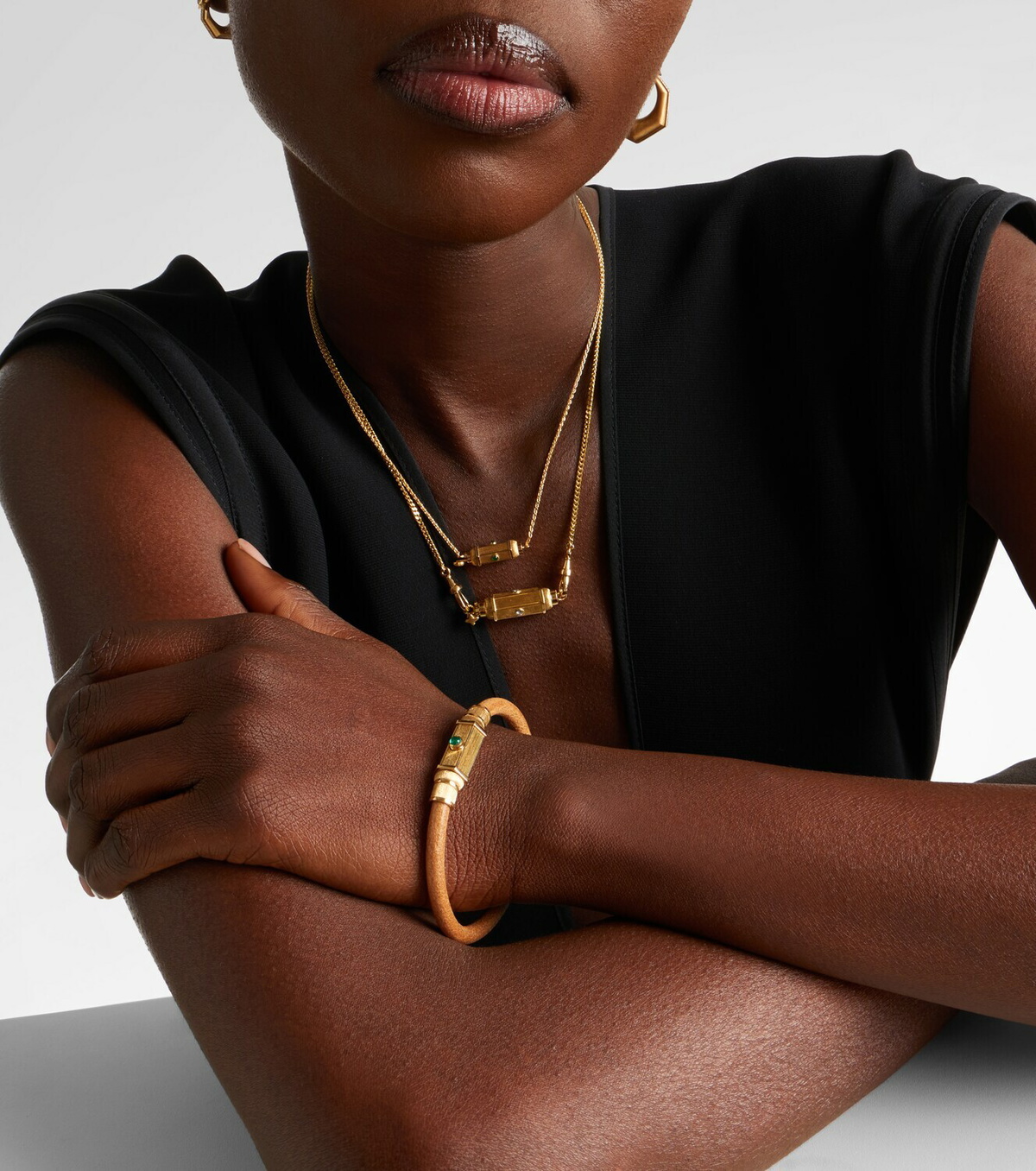 Marie Lichtenberg Lasso 18kt gold and leather bracelet with emeralds