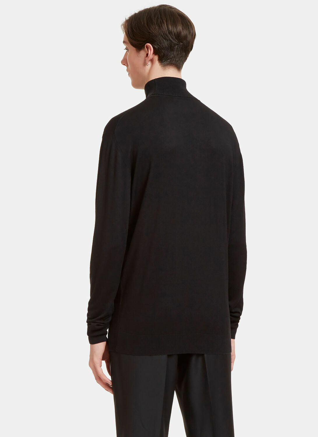 Aiezen Silk and Cashmere-Blend Fine-Knit Turtleneck Sweater
