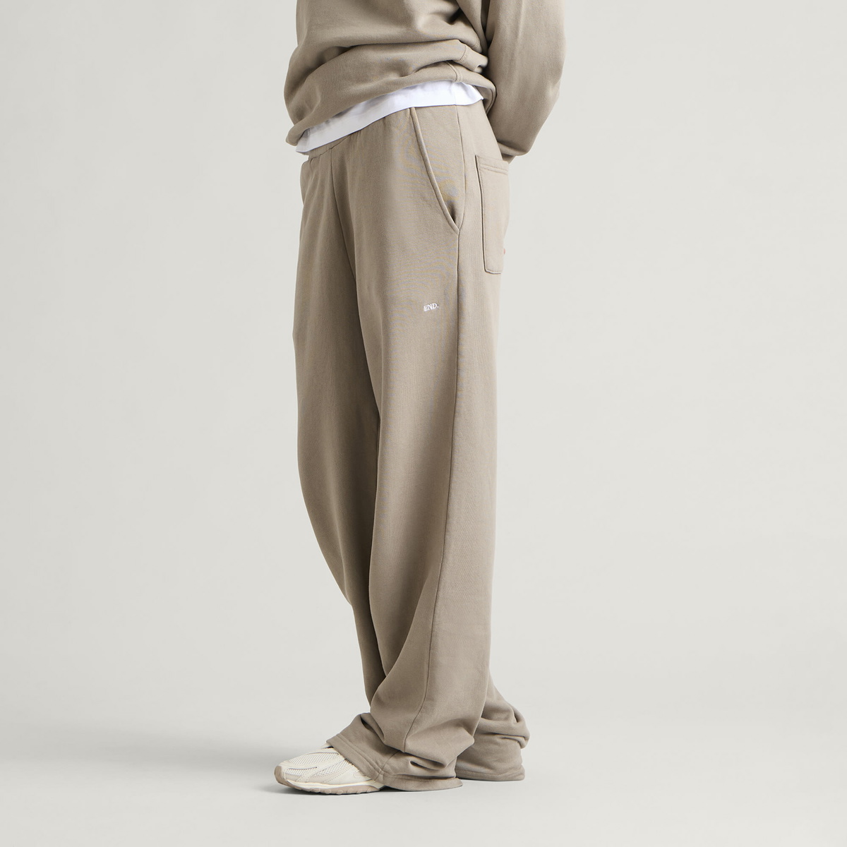END. Signature Sweatpants in Khaki