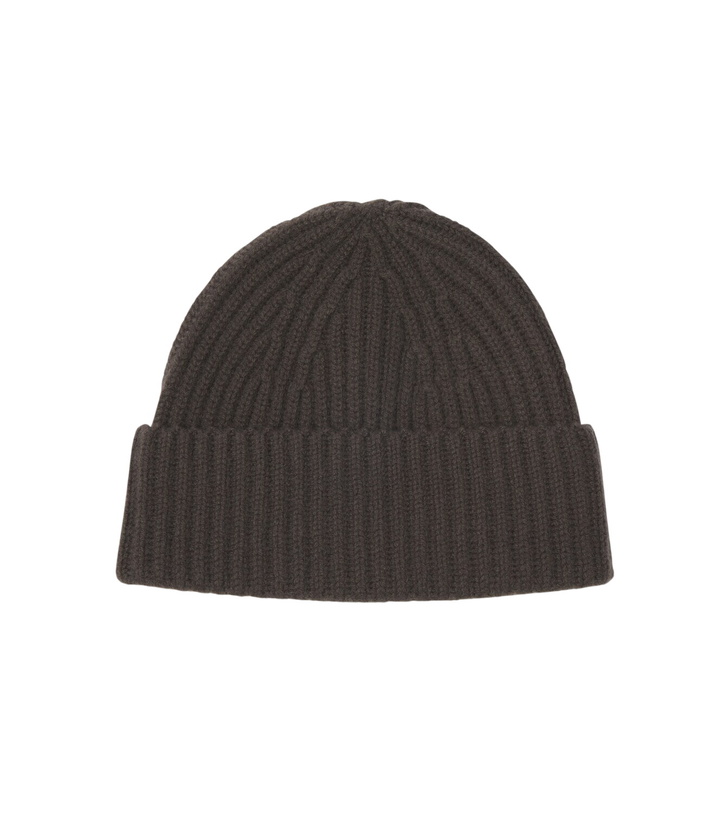 Photo: Lisa Yang Menton ribbed-knit cashmere beanie