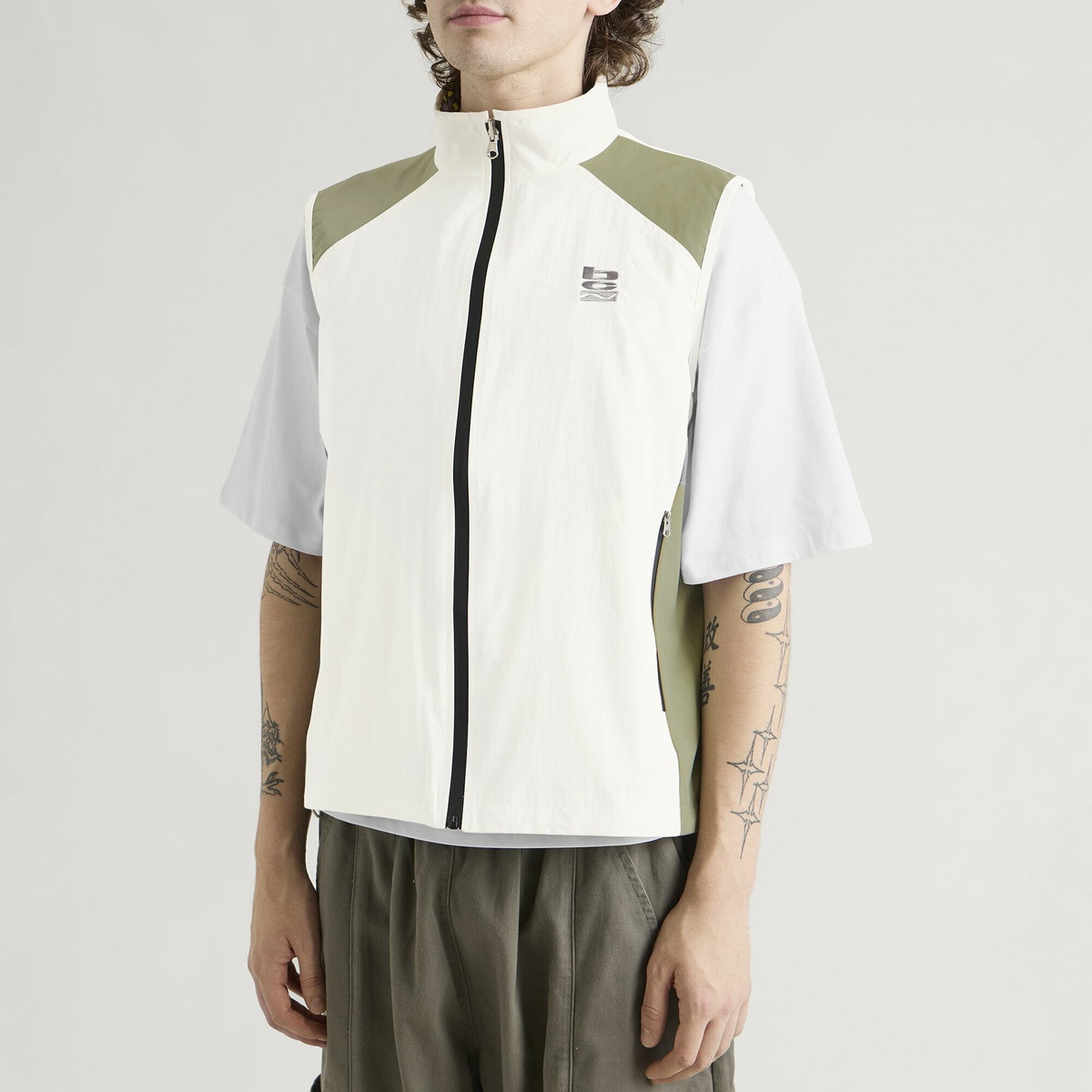 Bene Culture Men's Bene Reversible Gilet in Sage Green