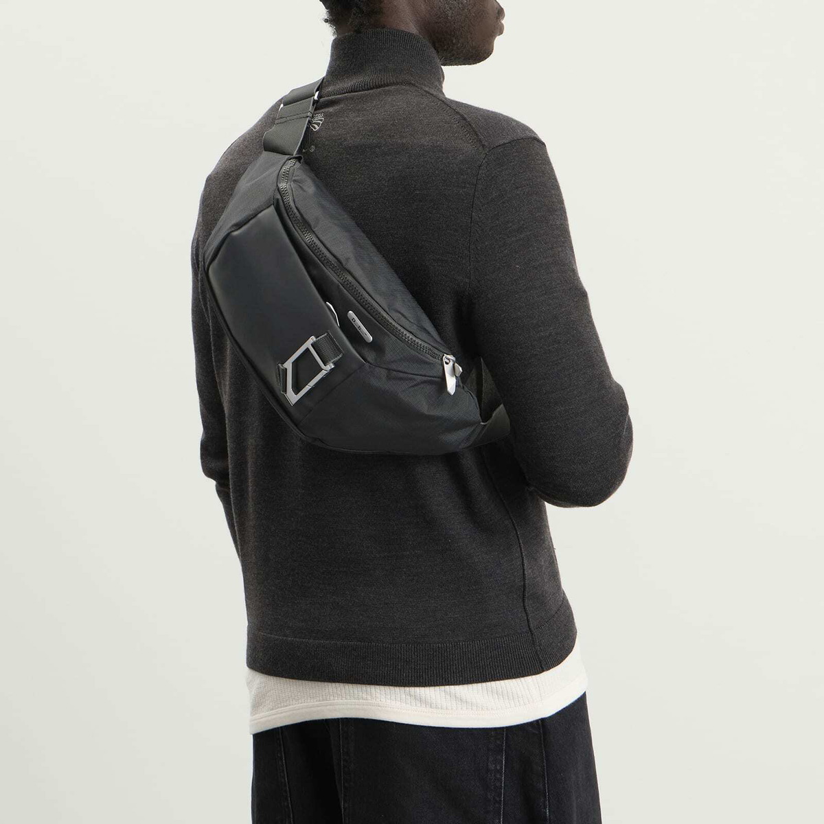 Db Journey Entour Sling 6L in Black Out 