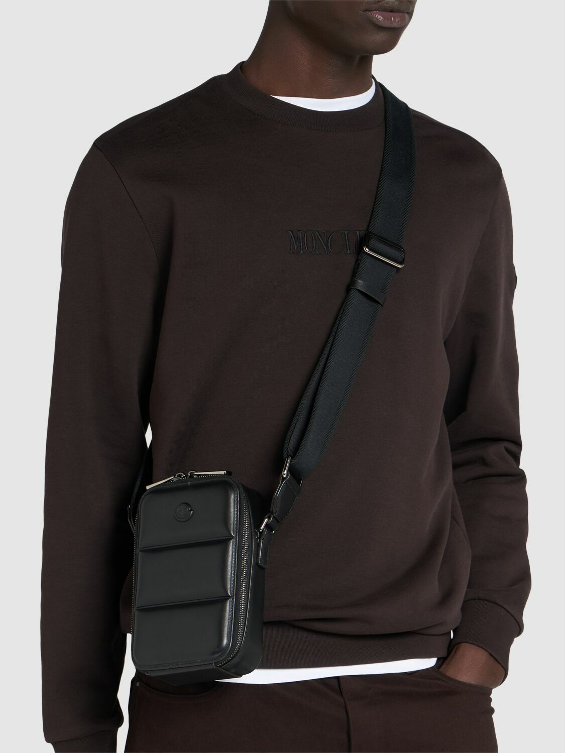 【MONCLER】送料/関税込 Crossbody Bag MONCLER Vertical Leather Crossbody Bag Moncler