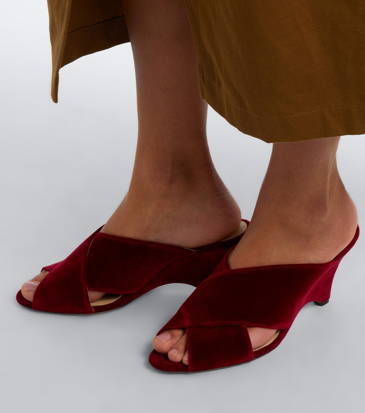 Le Monde Béryl Luca velvet wedge mules