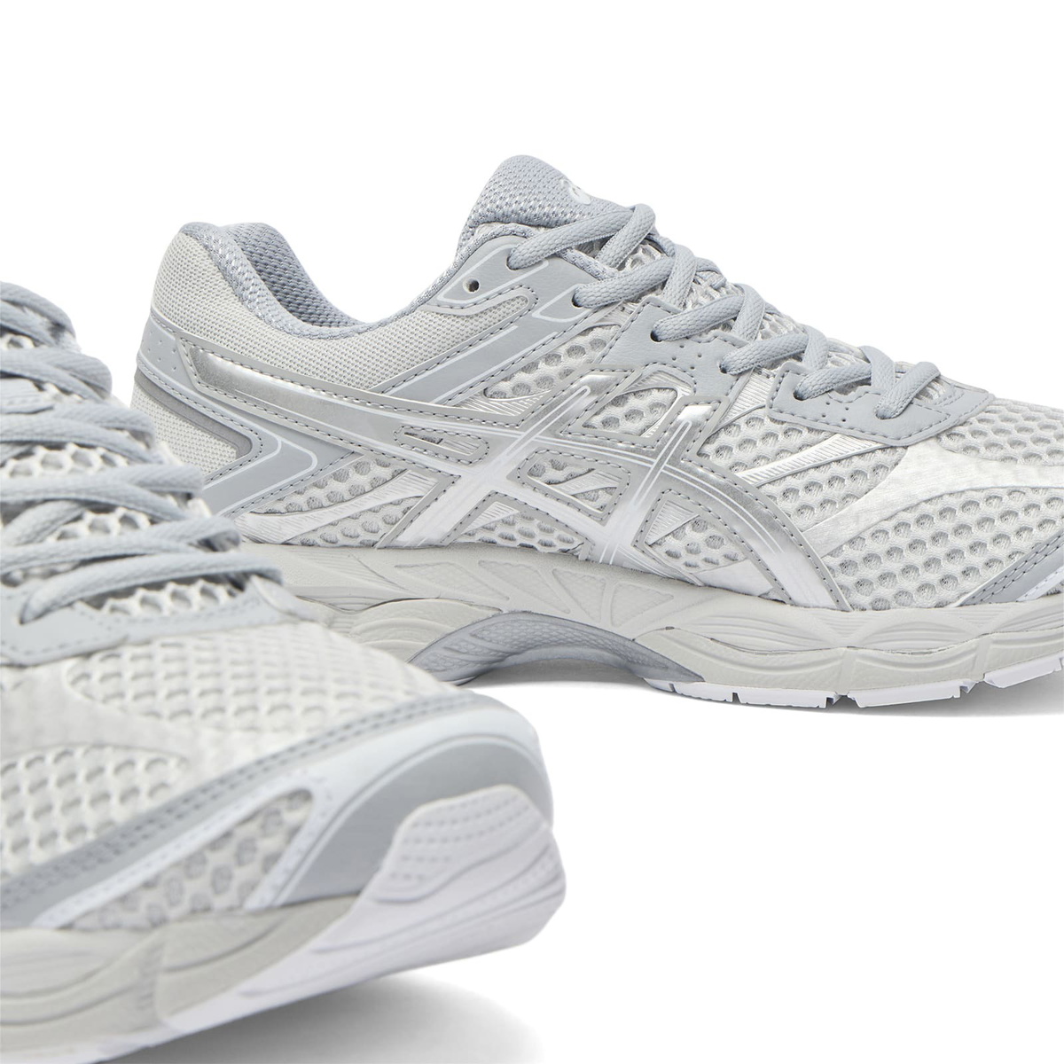 Asics GEL-CUMULUS 16 Sneaker in Glacier Grey/Pure Silver