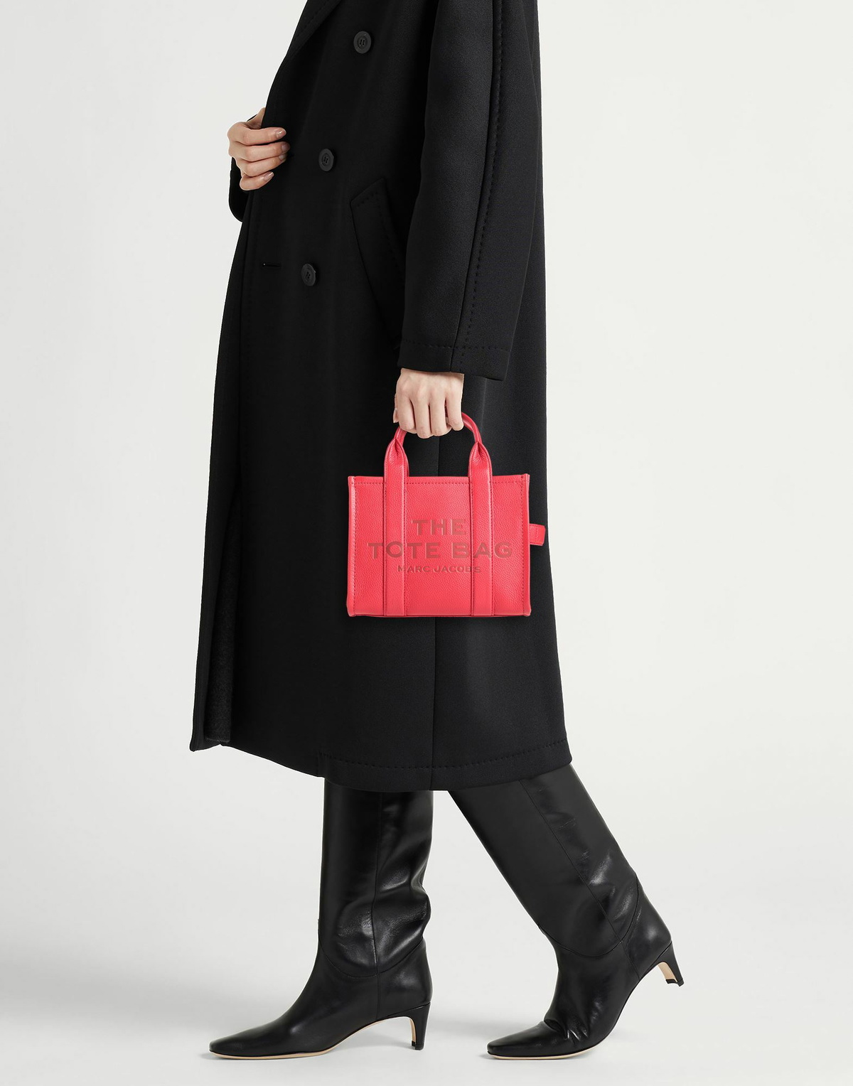 Marc Jacobs Womens Handbag in Red