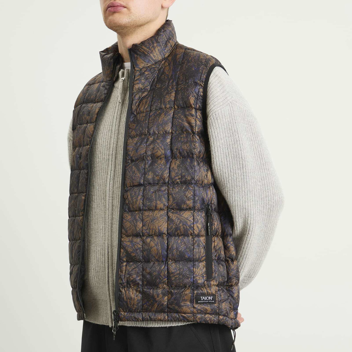 Taion Men's Mountain 800FP Zip Light Down Vest in Brushed Meadows